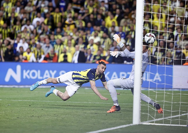 杜兰特：你永远都不知道阿门每晚会做些什么，因为他无所不能