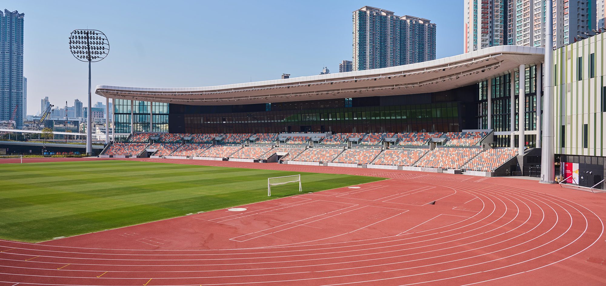 网传视频浙江U20全运会输球后被球迷训话，王钰栋摇头离开